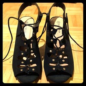 Top Moda strapping black peep toe heel